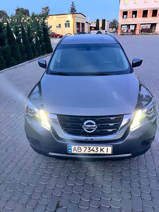 Продам Nissan pathfinder 2019