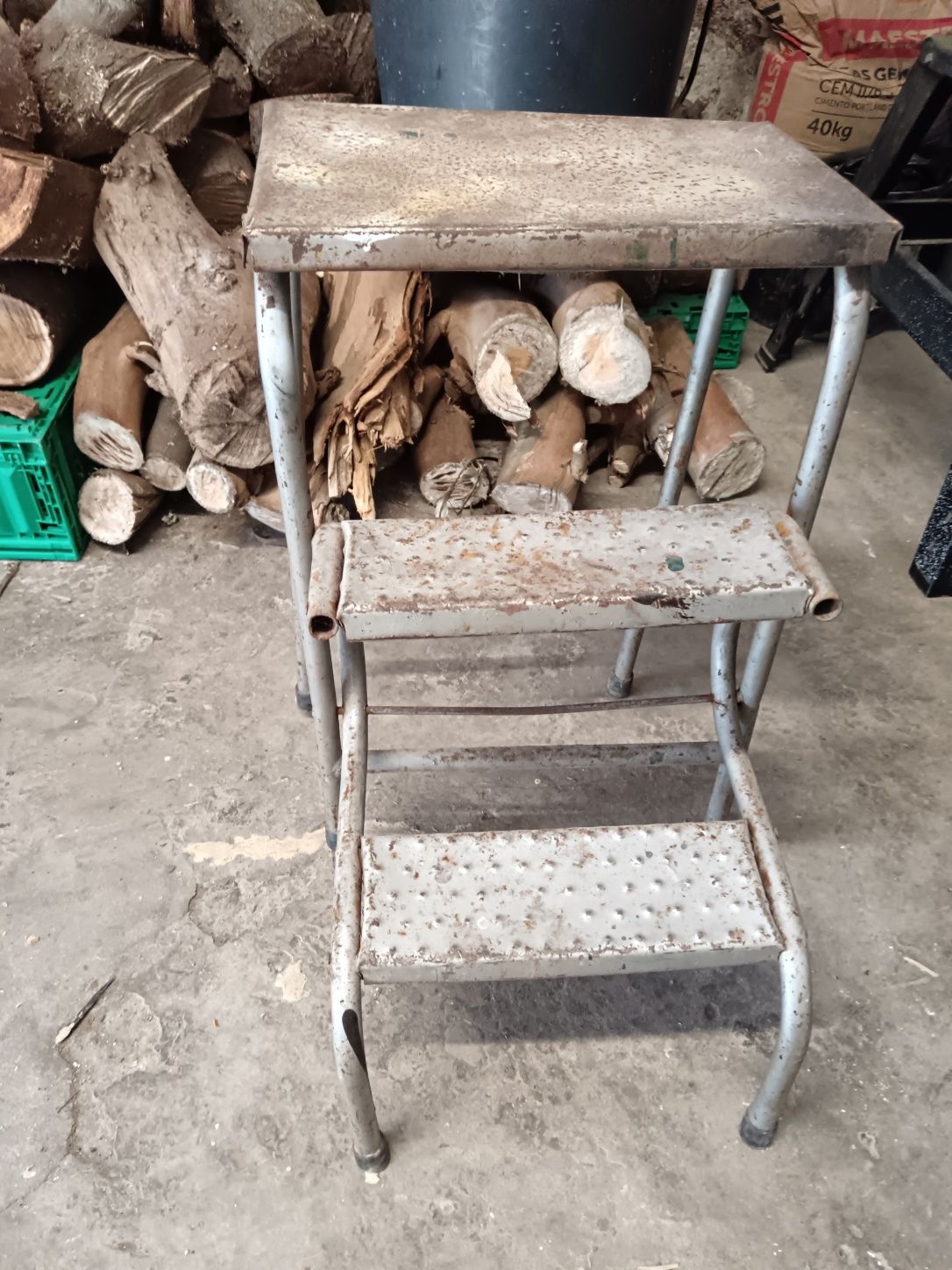 Escadote vintage chapa