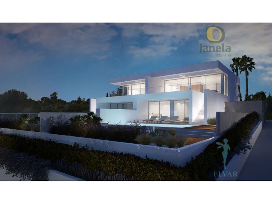 Modernidade e Sofisticação junto à Praia da Luz, com piscina privad...