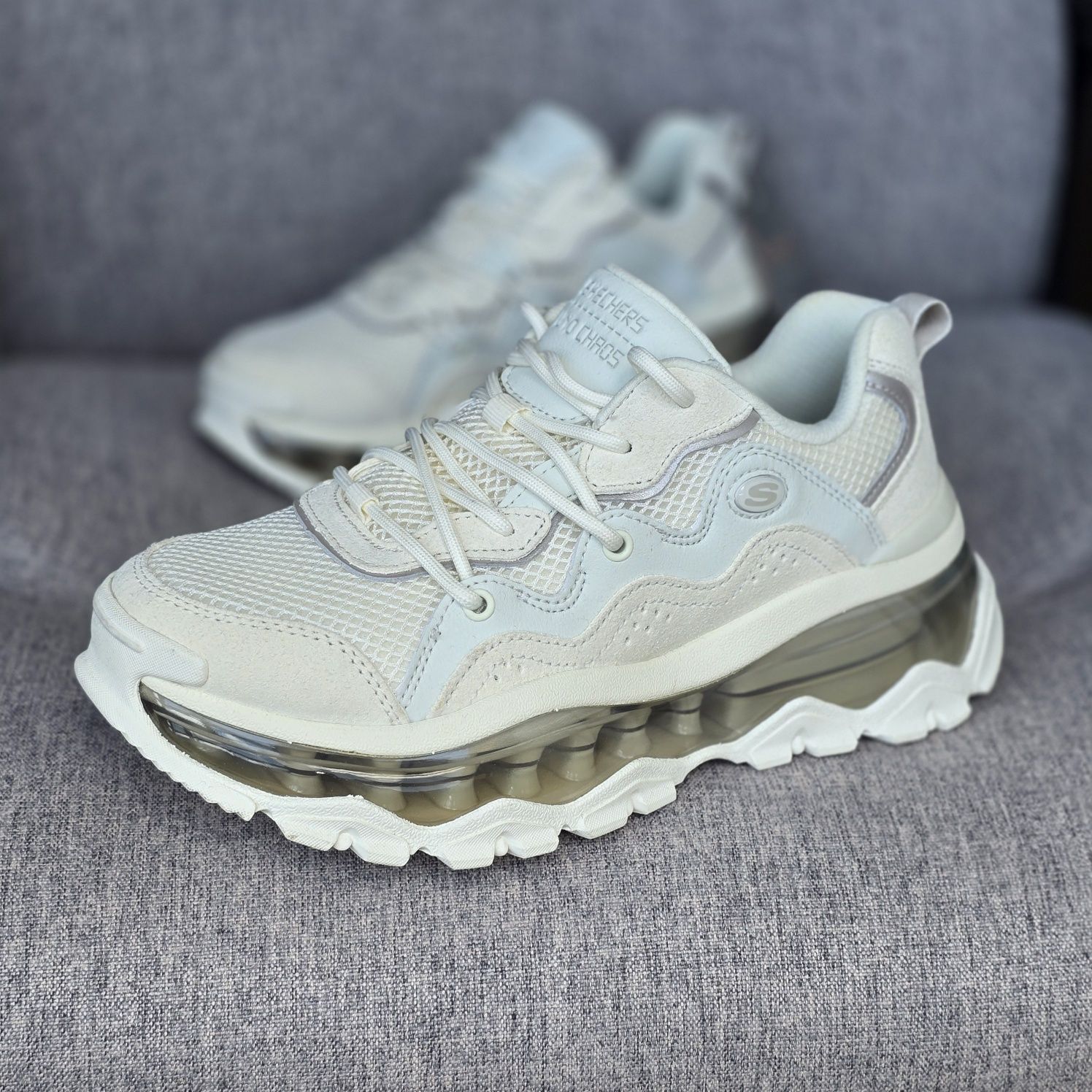 Жіночі кросівки Skechers кремові
