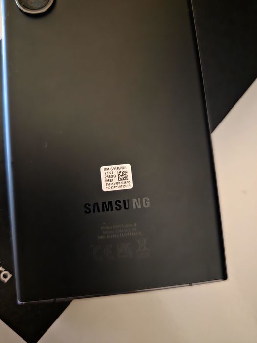 Samsung Galaxy S23 Ultra - 256GB / 8GB