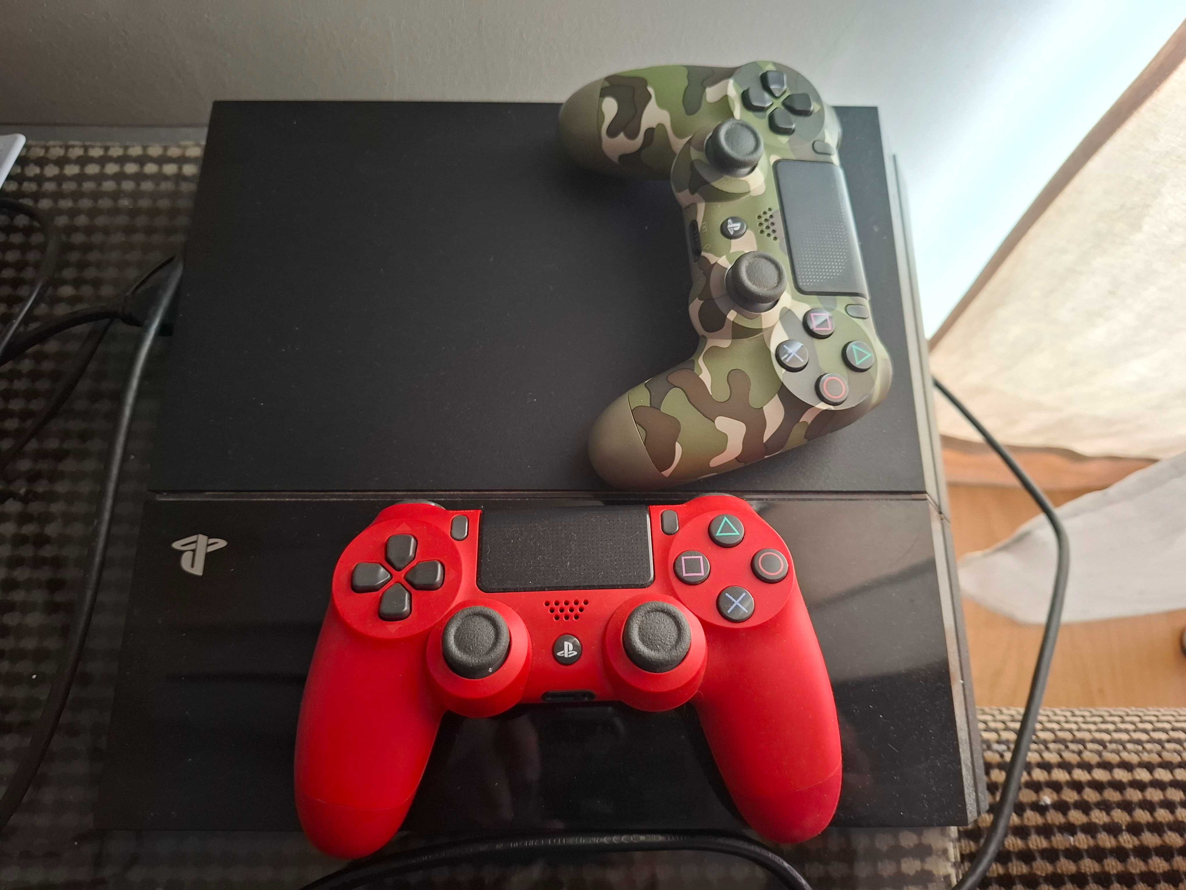 Playstation 4 c/ 2 comandos