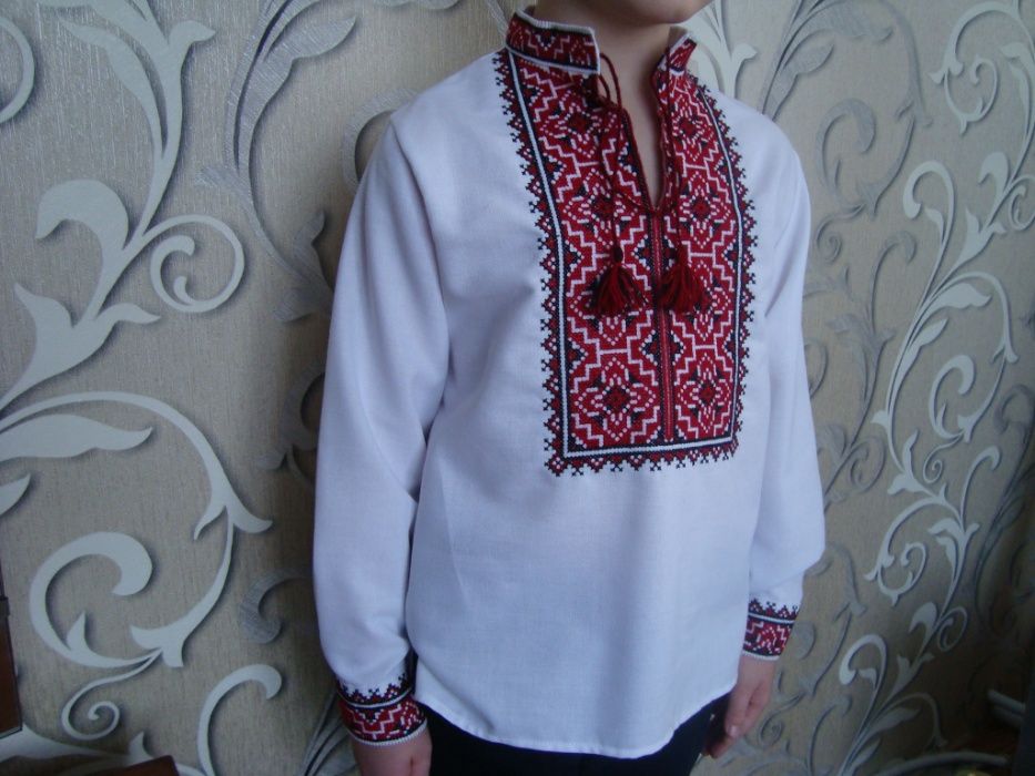 Вышиванка ручной работы. Вишиванка нова