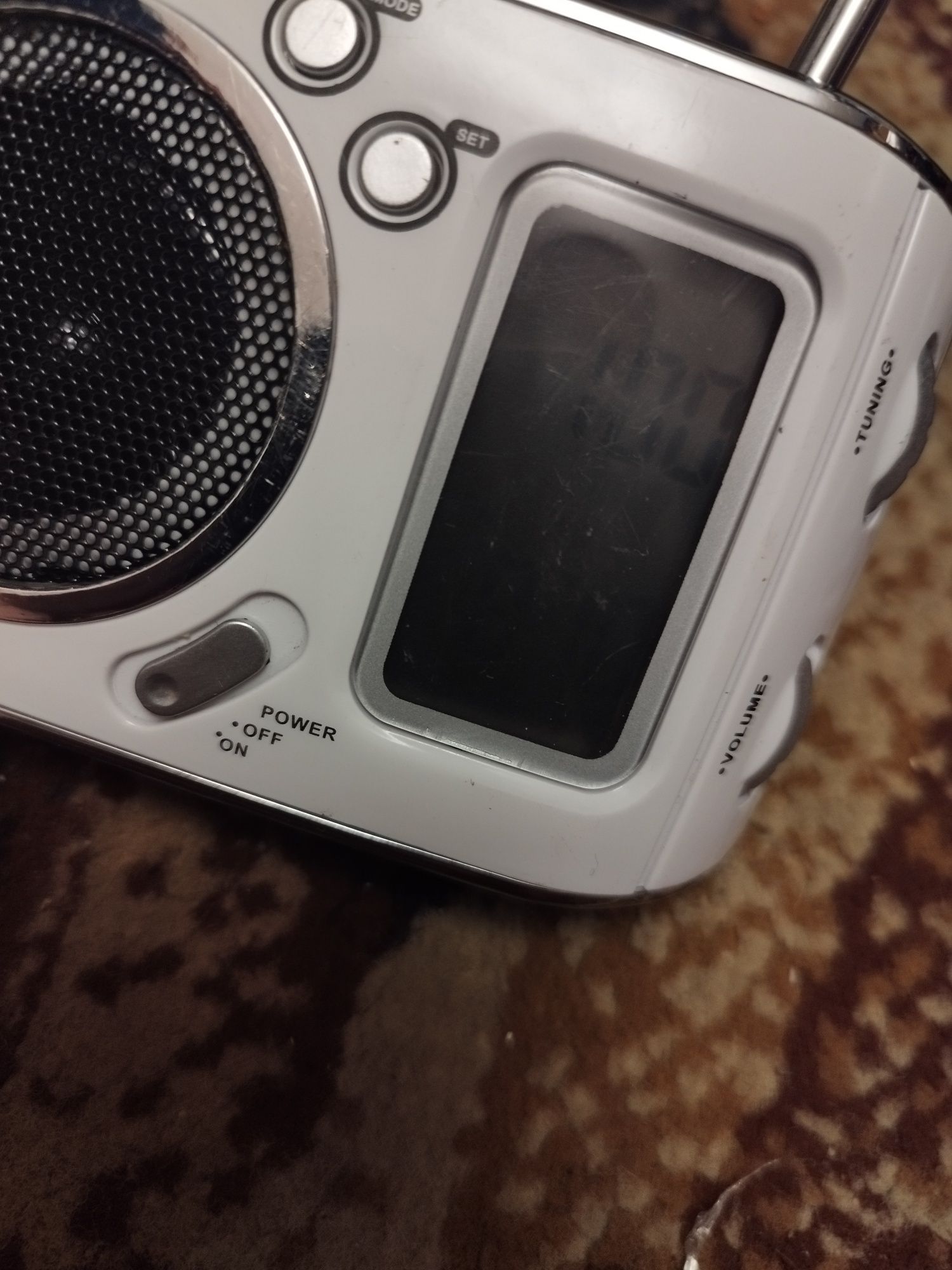 Uszkodzone radyjko Qilive