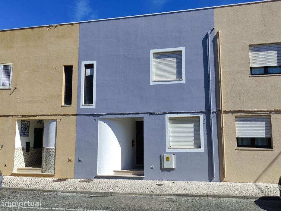 Arrendamento de Moradia geminada com 2 quartos na Várzea de Sintra