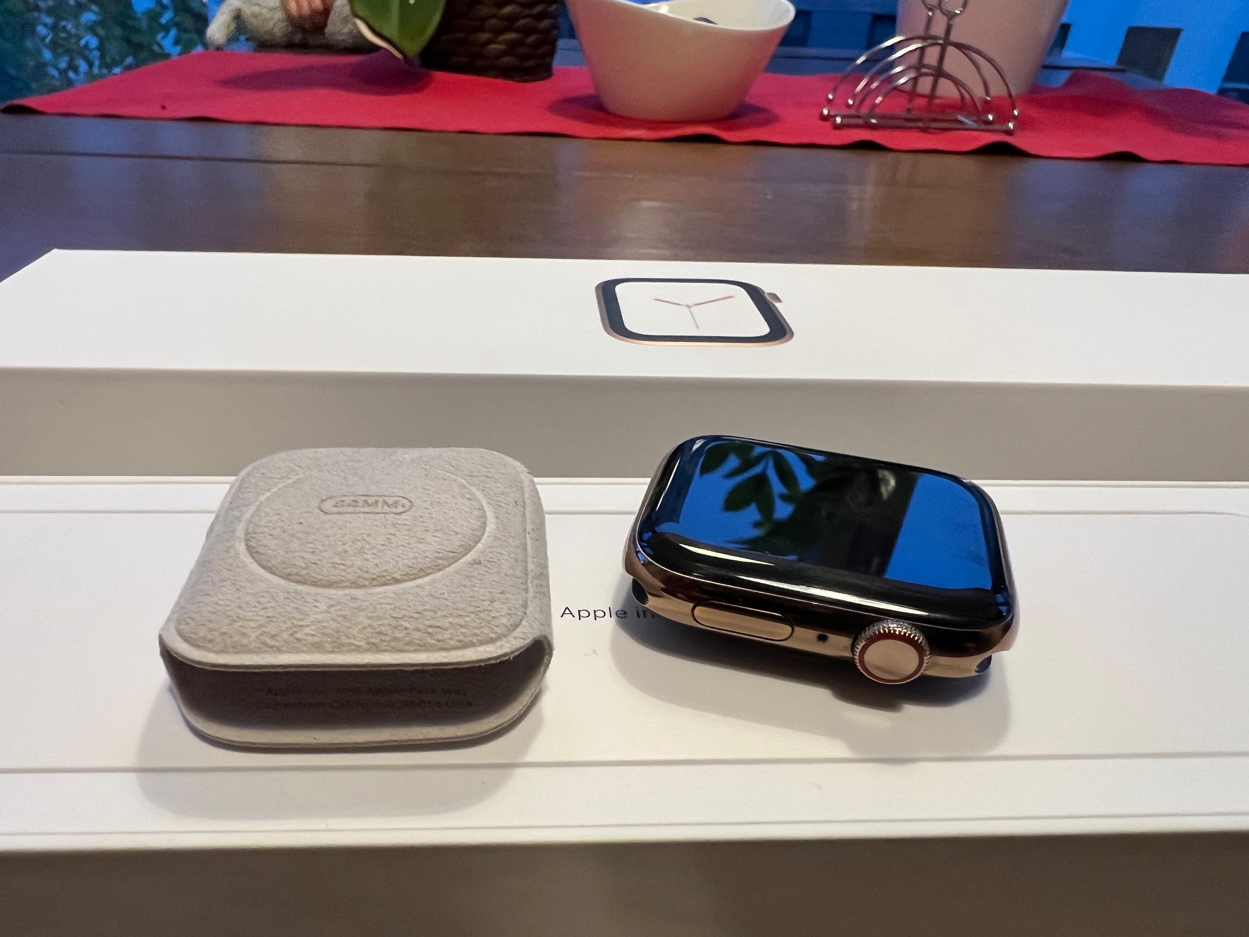 Apple Watch Series 4 44mm Gold Stainless Steel LTE