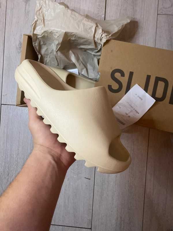 klapki adidasYeezy Slide Bone Moda Z pudełkiem rozmiar.39