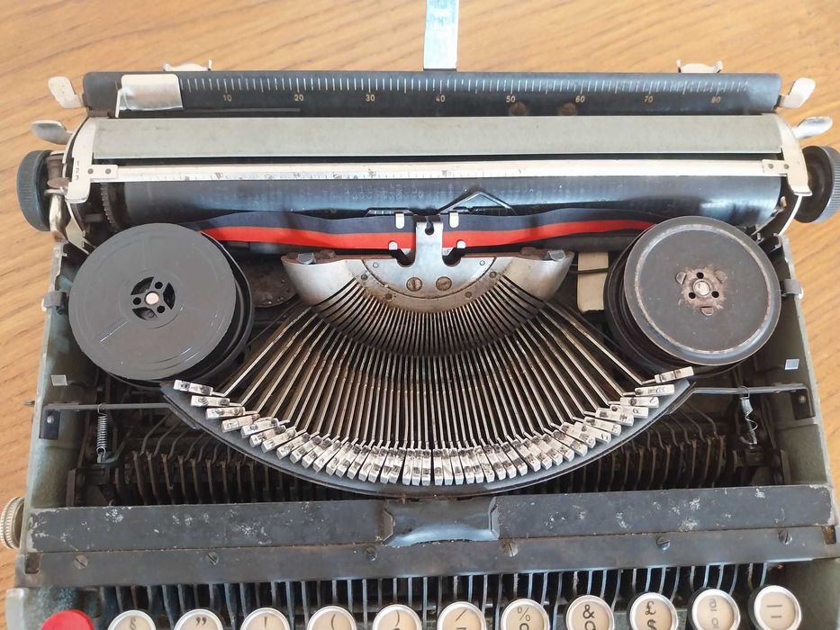 Máquina de Escrever Gossen Tippa – 1ª Geração – MK1