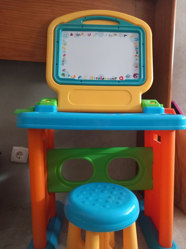 Mesa/Quadro de Brincar Magnético