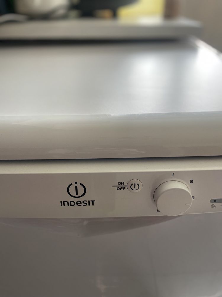 Máquina de lavar loiça indesit