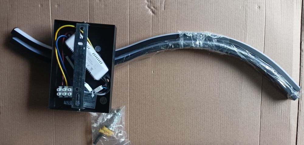 Nowe lampy ścienne 2 sztuki ,LED 27w ,czarne 3000K ciepłe białe 80cm