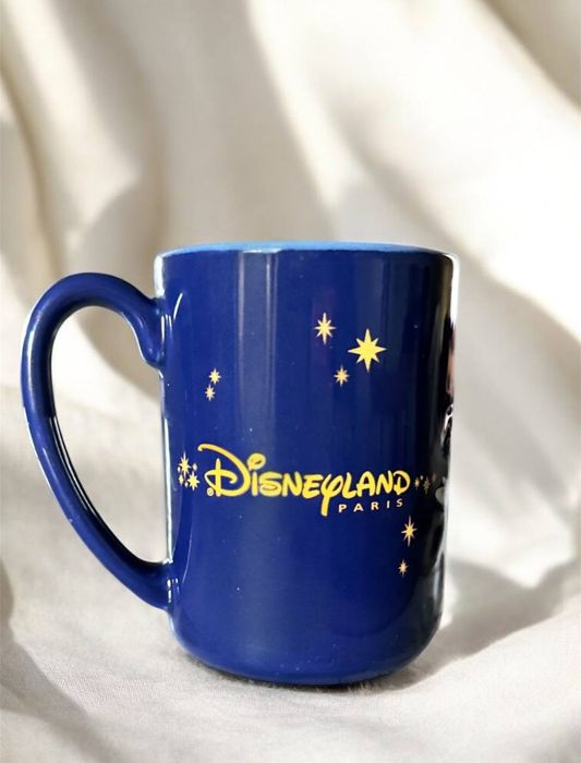 Продам колекційну чашку від Disney.