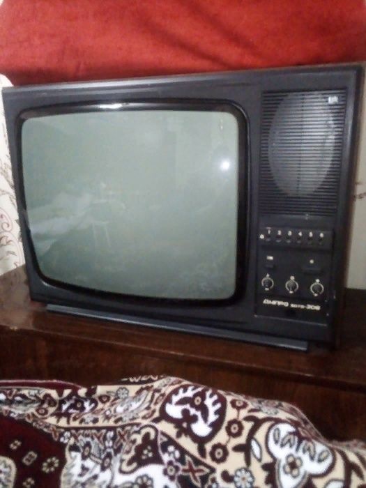 Продам б/у телевизор ч/б "Днепро 50 ТБ - 306" в рабочем состоянии.