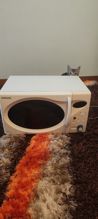 Vendo microondas em muito bom estado .