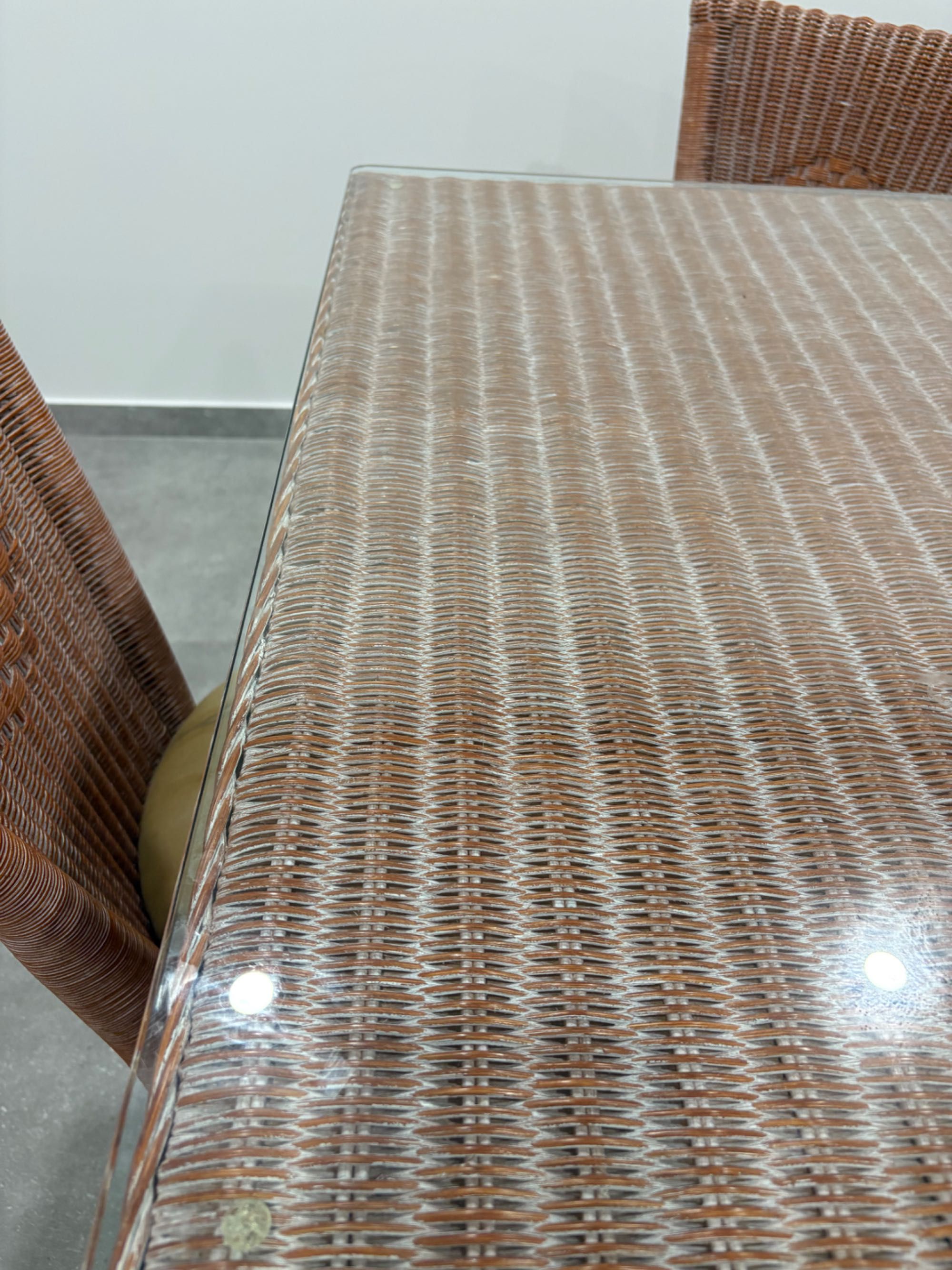 Mesa de bambu cor de  salmão c/ 4 cadeiras