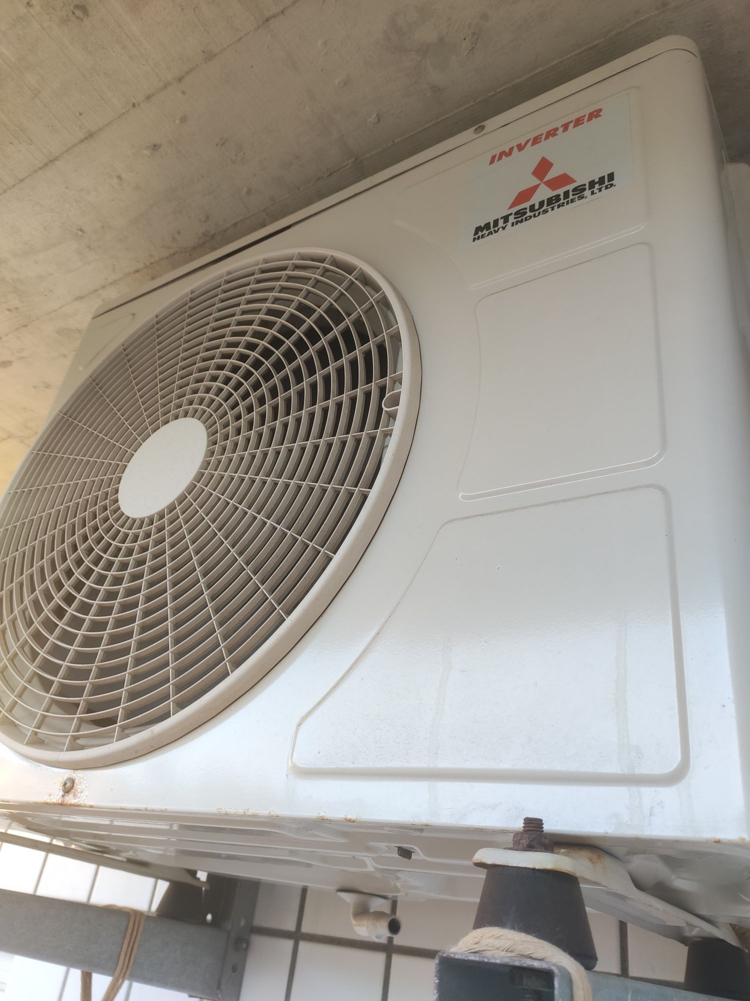Ar condicionado Mitsubishi Inverter Peças ou Reparação