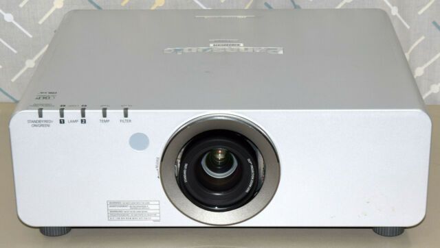 Projector vídeo Panasonic PTD6000 c/ lente standard e lâmpadas novas