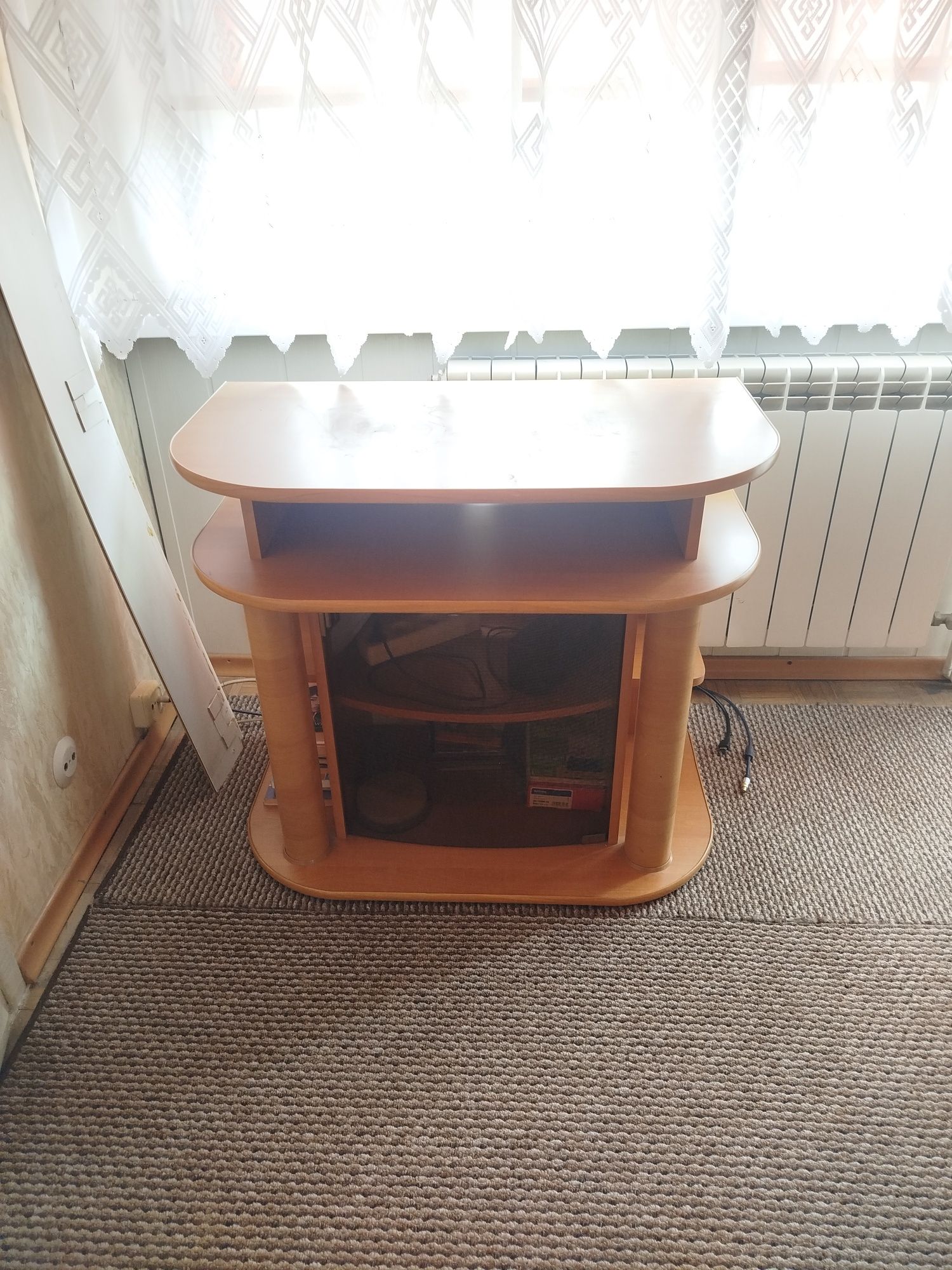 Półka pod telewizor