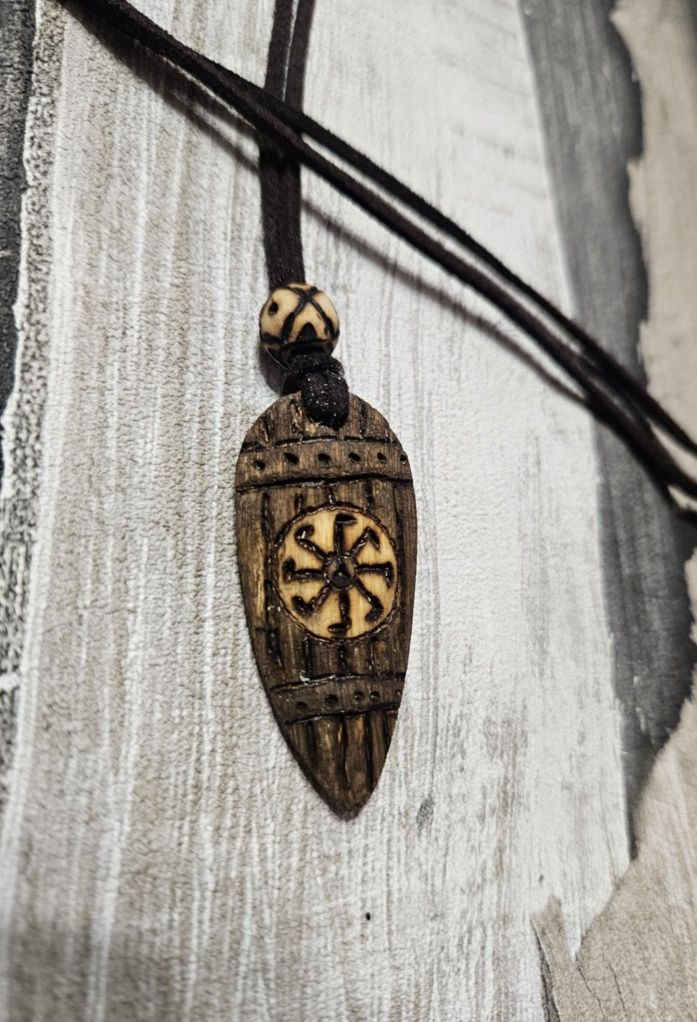 Drewniany wisior słowiański Swarożyc kołowrót tarcza talizman amulet