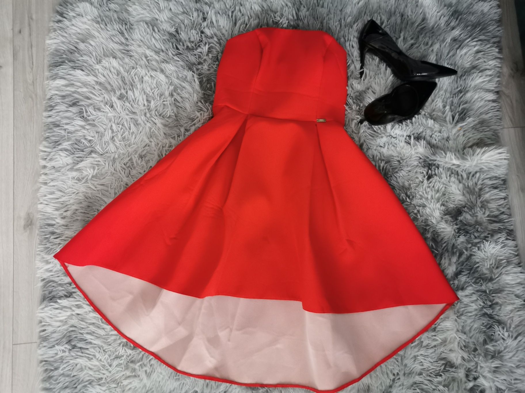 Elegancka sukienka czerwona