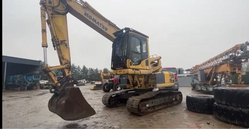 Koparka Komatsu 210 podnoszona kabina