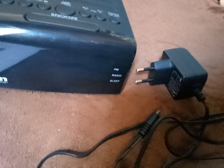 Despertador novo cor preto  tm electon só 8€