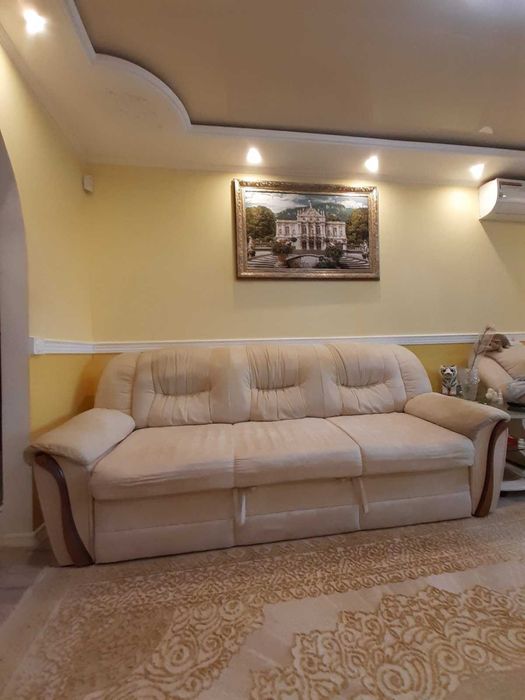 Диван розкладний 250*100*90 в гарному стані