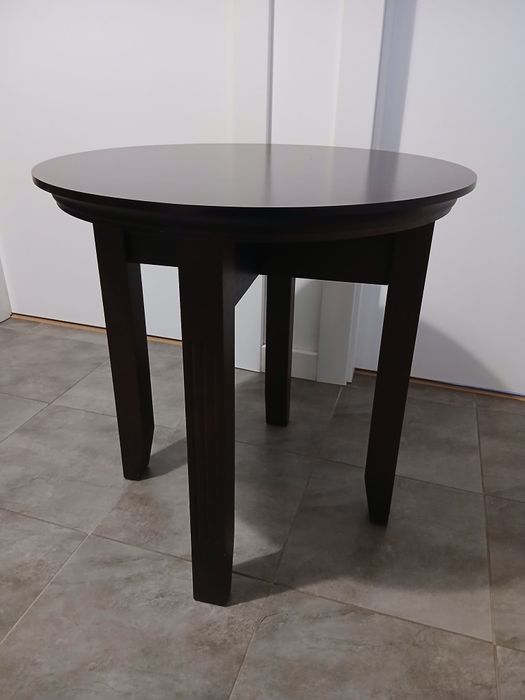 Sprzedam 2 krzesła i stolik