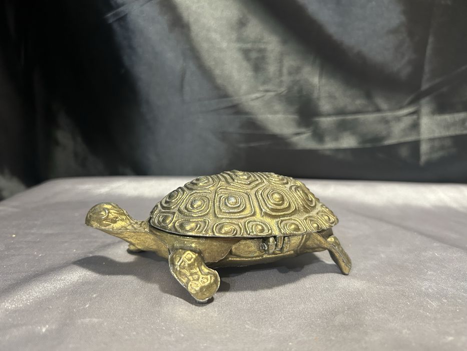 Figurka Żółwia z Mosiądzu Zamykana Szkatułka lub Popielniczka
