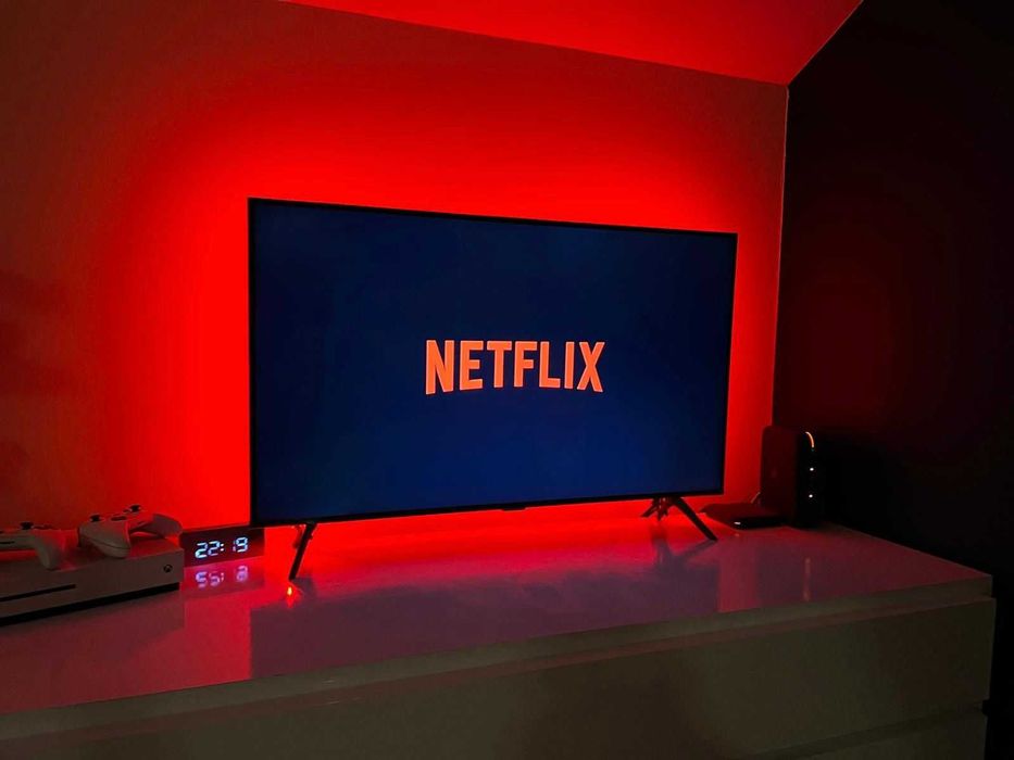 TELEWIZOR SAMSUNG UHD AU7100 43 cale z podświetleniem LED.