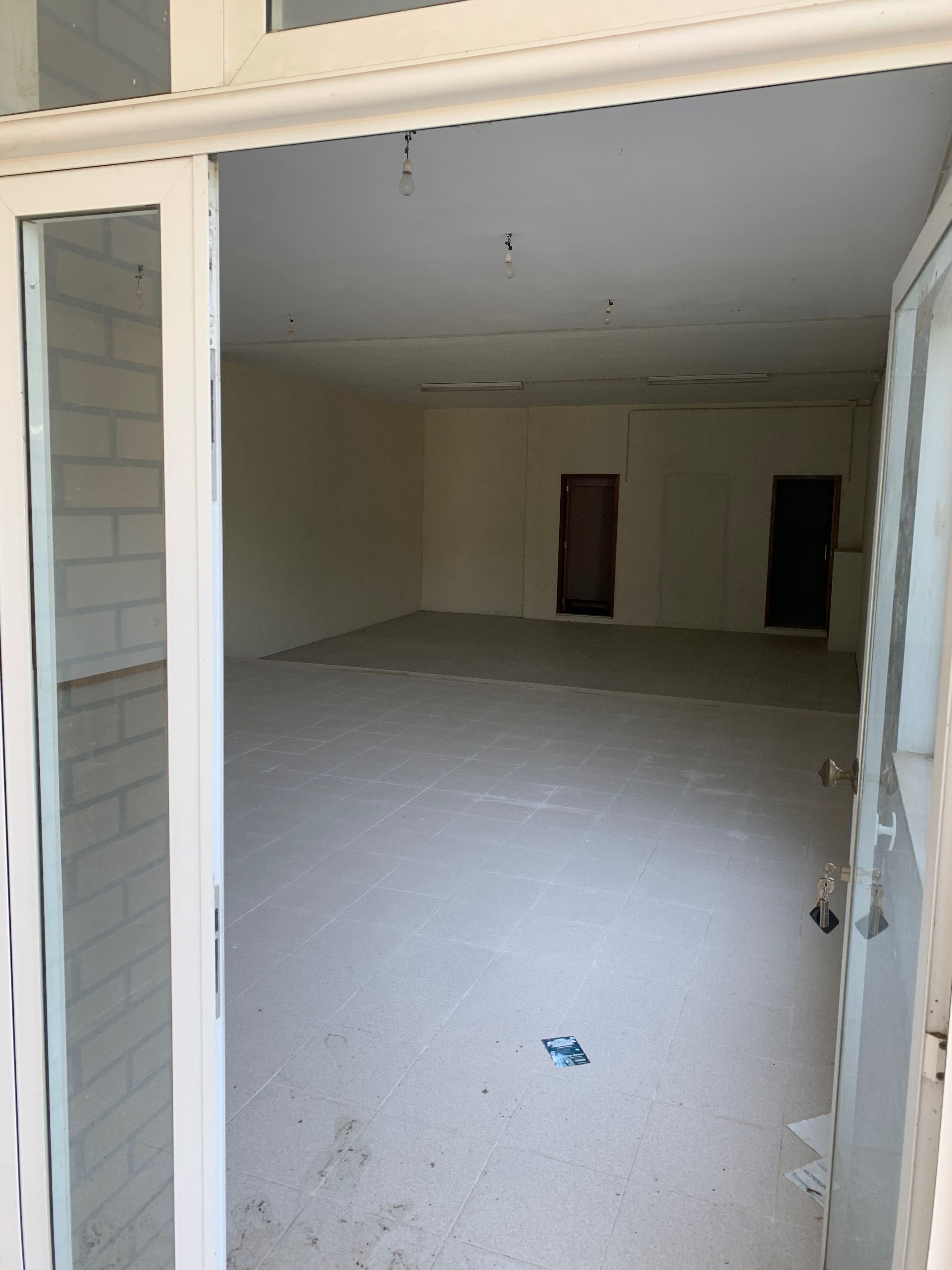 Aluga-se loja 100m2