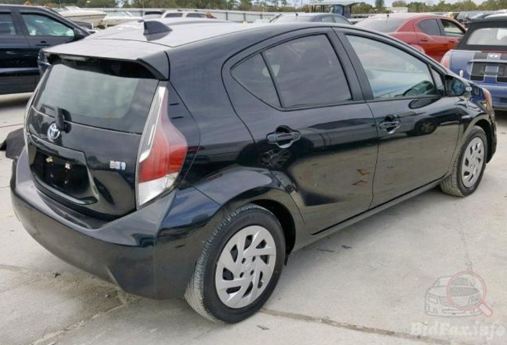 Запчасти Toyota Prius C