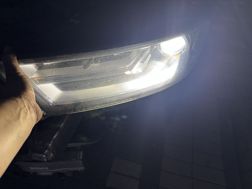 Фара левая Audi Q7 USA