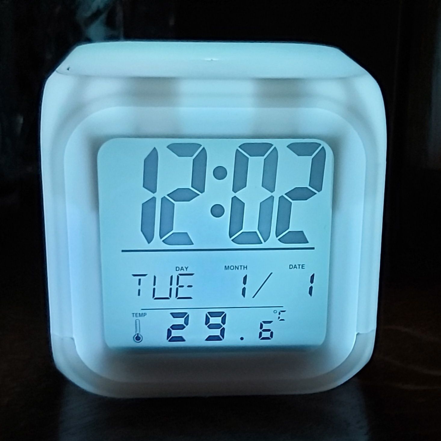 Продам часы ночник хамелеон с будильником и термометром