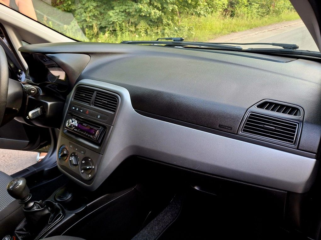 Fiat Grande Punto IDEALNY nowe hamulce klima 2 kpl opon benzyna,elektr