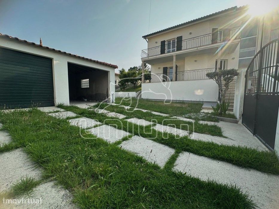 Moradia T5 - Vila Nova de Anha