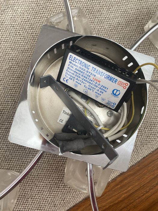 Красива люстра лампа гарний стан