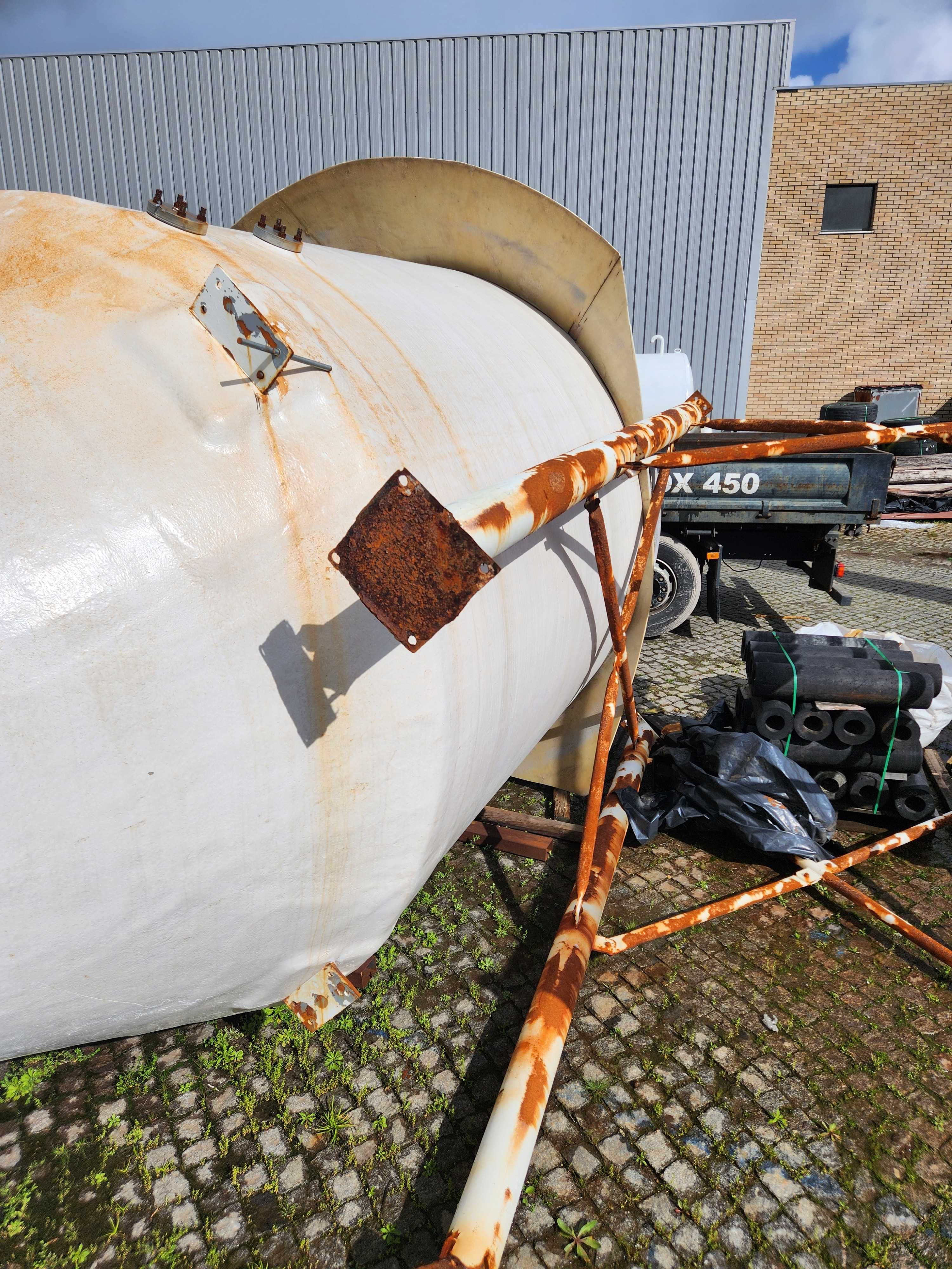 Silo de ração/agua em fibra 25 mil litros usado