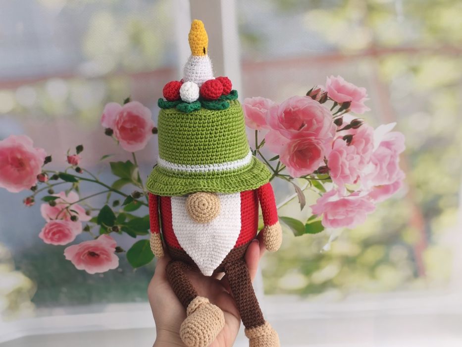 М'ягка іграшка ручної роботи Гномик-Торт