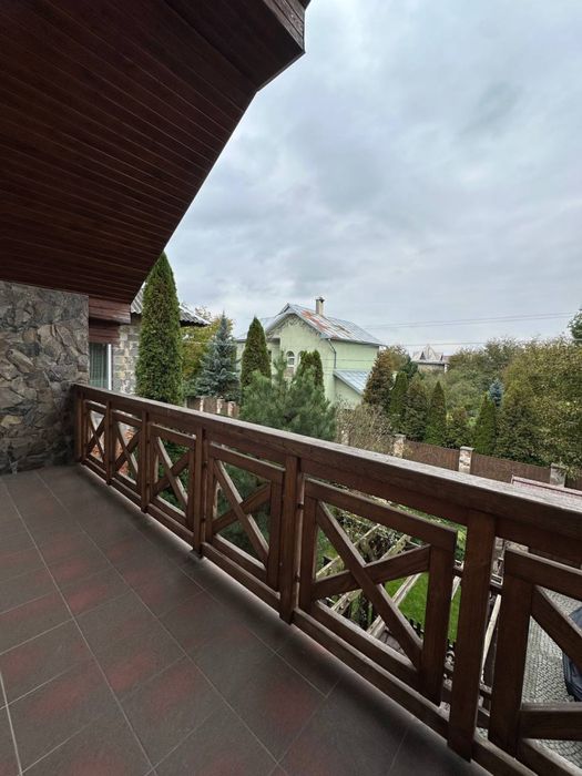 Елітний будинок з басейном , сауною , спортзалом біля Міського Озера