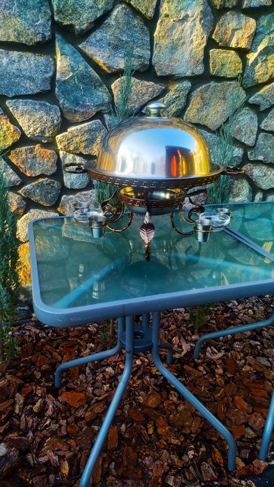 Садж для подачі та підігріву страв приготовлених на мангалі