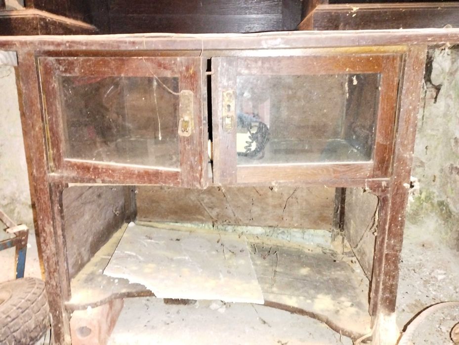 Meble antyki - kredens + stolik.