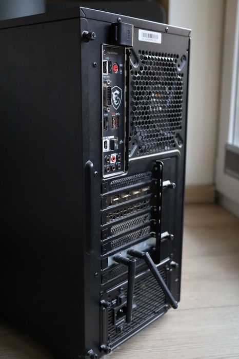 Komputer stacjonarny RX5700XT Ryzen 5800X3D 32GB DDR4 1TB SSD