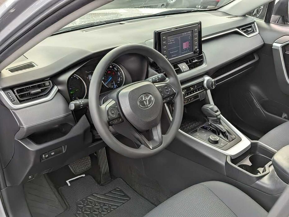 Toyota RAV4 Hybrid LE      2019