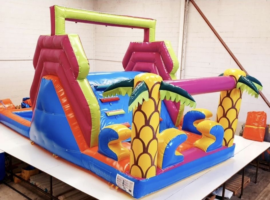 Insuflável com Piscina