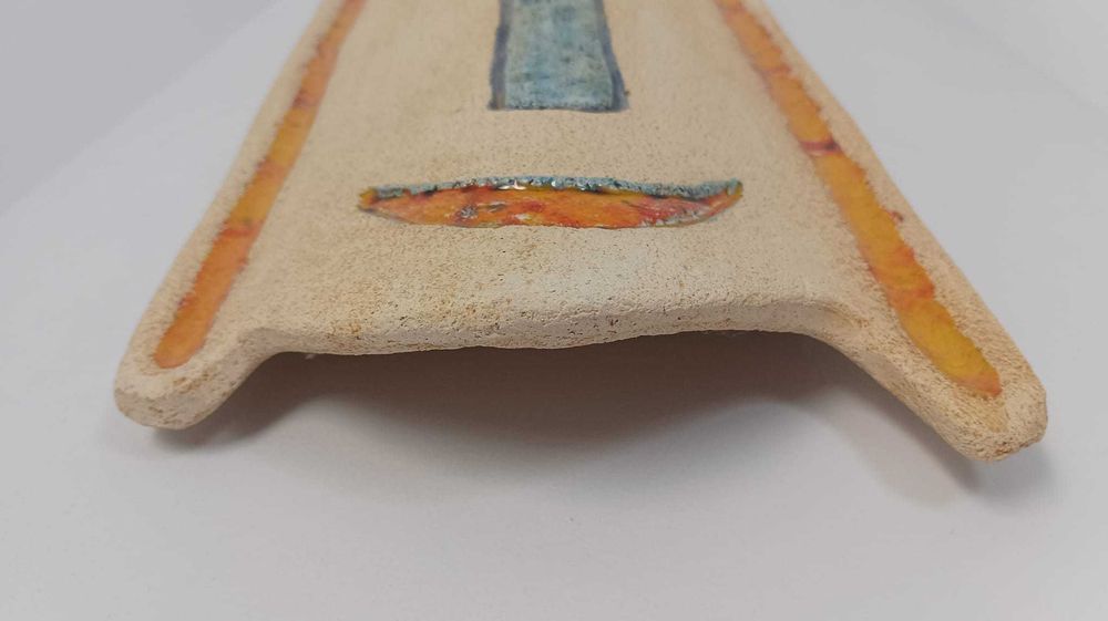 Vendo Peça de Cerâmica "Smiley" em Tons de Laranja e Azul Assinada