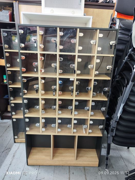 Мягкий уголок с ДСП и мебель для офиса .