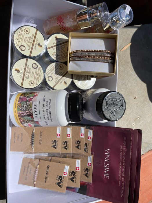 Lot cosmeticas naturais e pulseiras novos