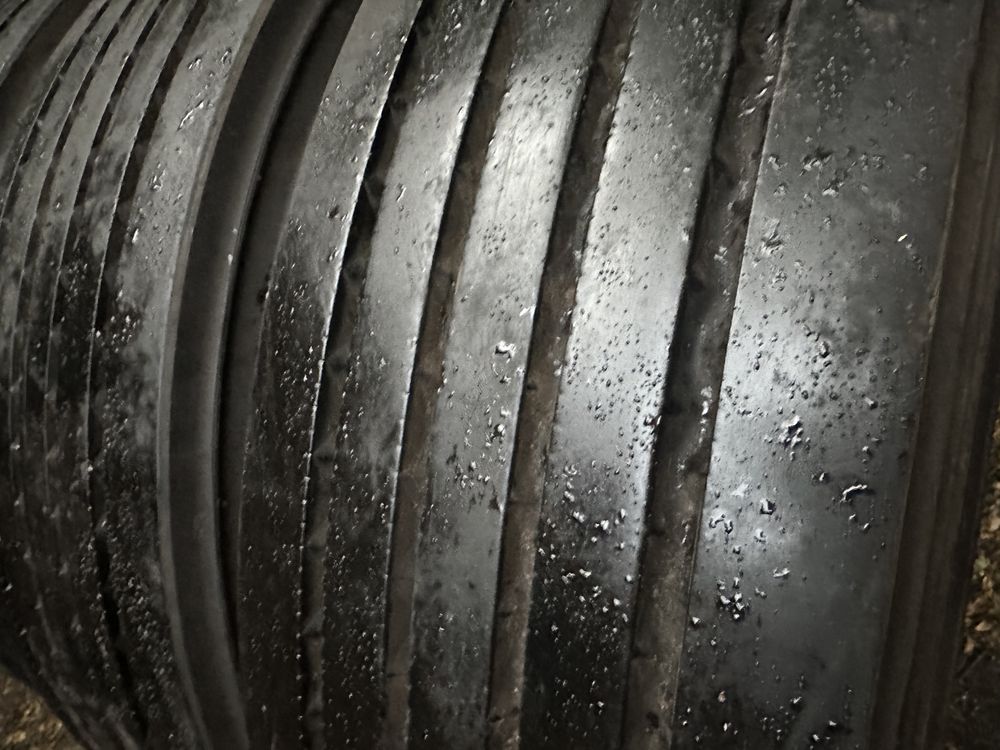 Шини 295/80 R22.5 майже нові
