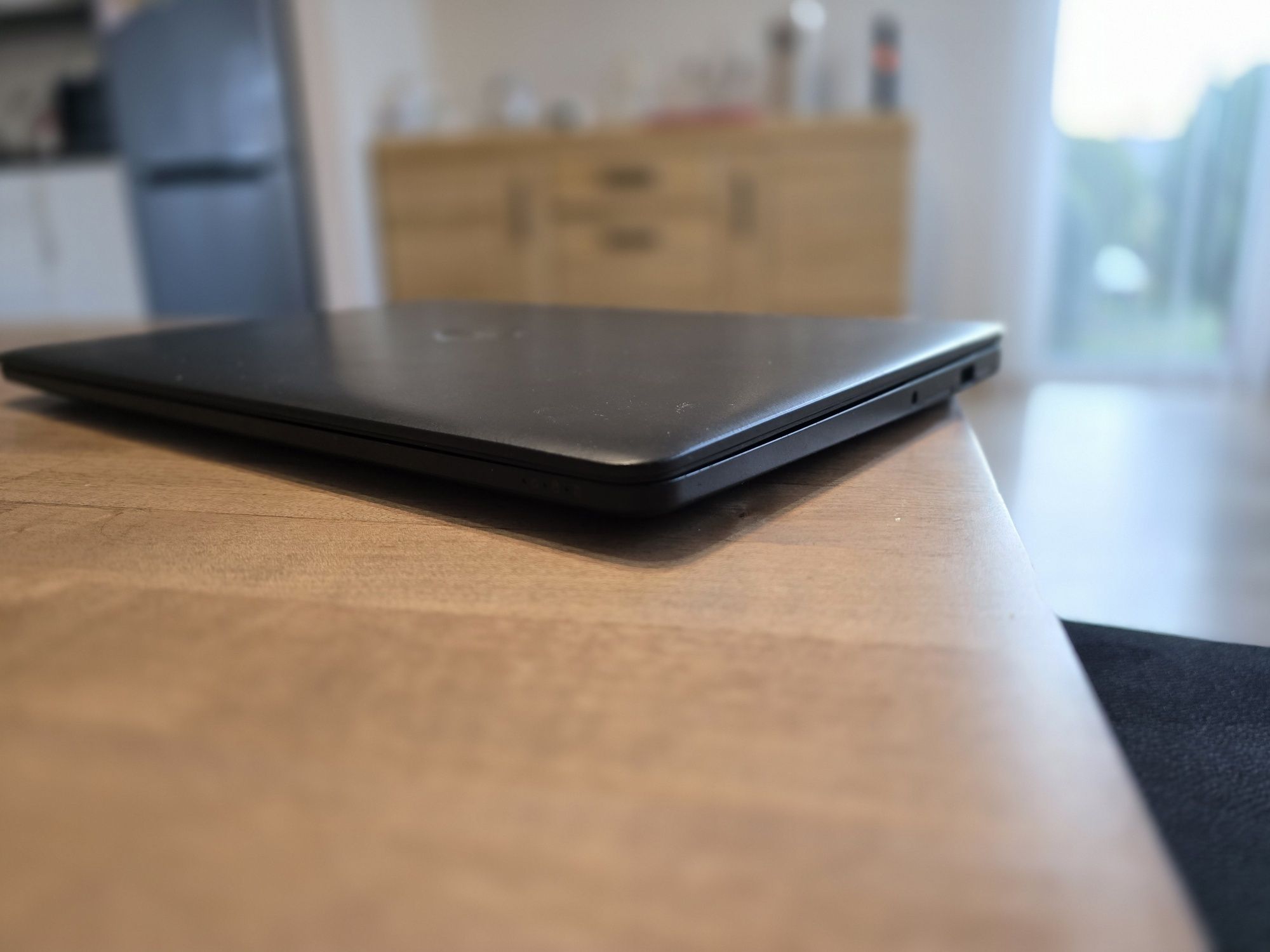 Dell E7470. i5-6200U. 265GB. 8GB ram.